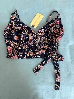 New NWT B.O.G. Collective Small Navy Floral Faux Wrap Smocked Crop Top Cami Tank